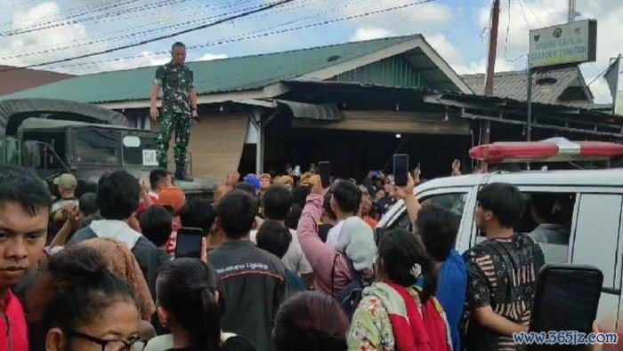 Warga saat aksi ke Armed 2/Kilap Sumagan.